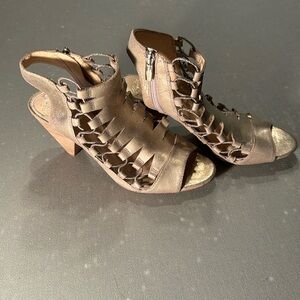 Vince camuto metallic gold heel